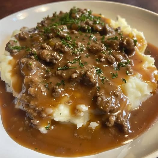 Ground Beef and Gravy Over Mashed Potatoes