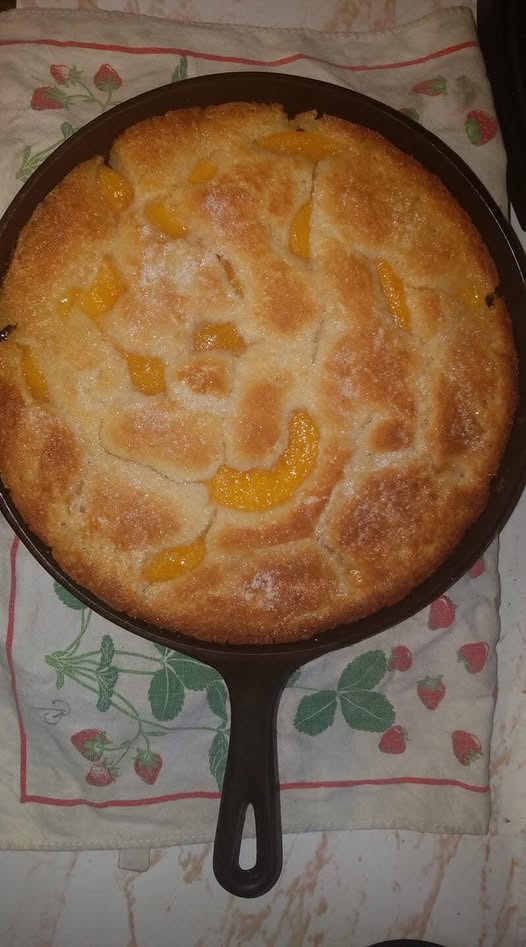 Easy Peach Cobbler in a Lodge #7 Skillet