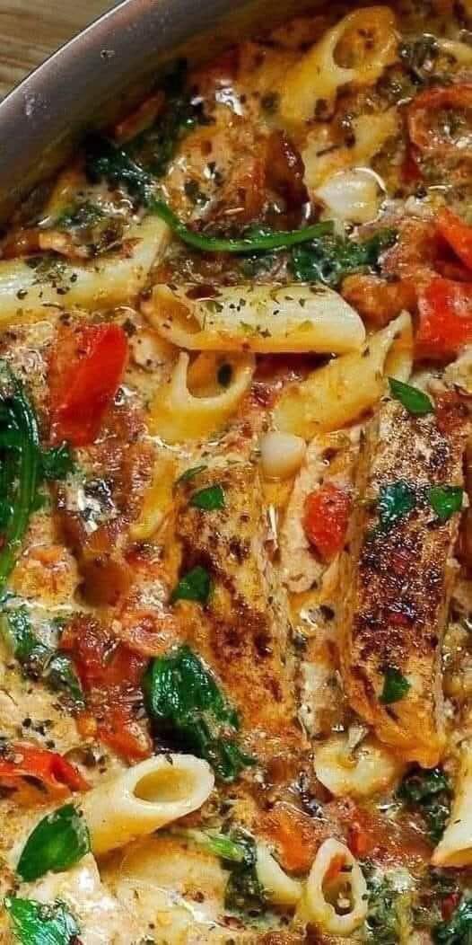 One-Pot Creamy Sun-Dried Tomato and Spinach Pasta with Chicken