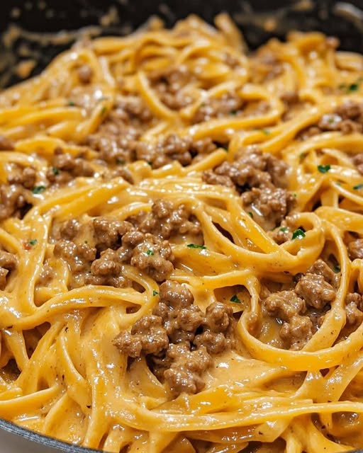 One-Pot Creamy Beef and Garlic Butter Pasta: A Flavorful Comfort Meal