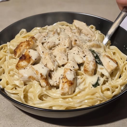 Budget-Friendly Chicken Alfredo – Creamy & Delicious