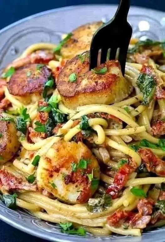 Creamy Tuscan Spaghetti with Jumbo Scallops: A Rich and Savory Delight