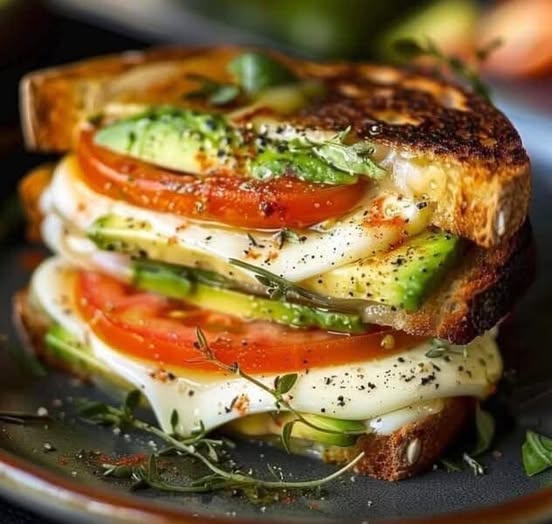 Avocado, Mozzarella, and Tomato Grilled Cheese: A Gooey, Flavorful Twist