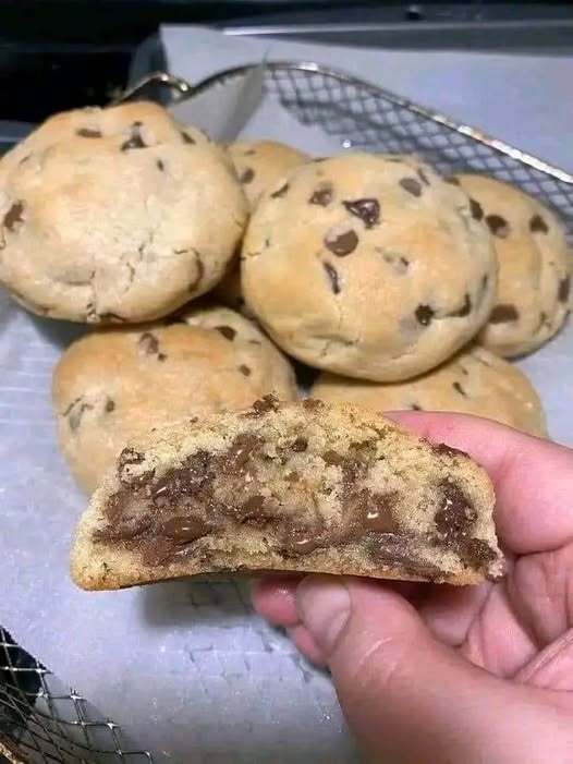 NYC Style Chocolate Chip Cookies – A Sweet Bite of Perfection