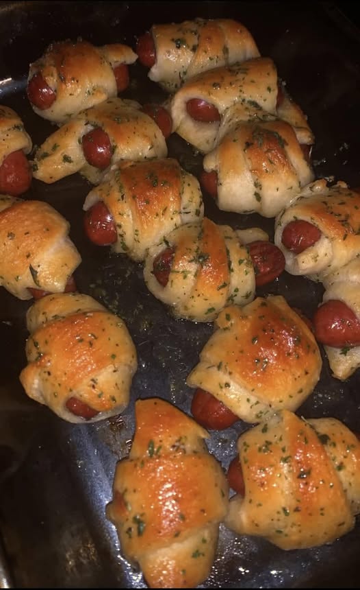 Garlic and Italian Herb Cheddar Pigs In A Blanket