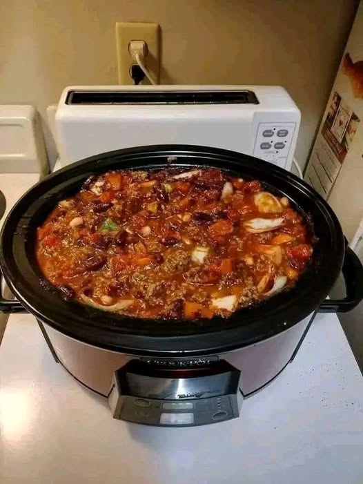 Slow Cooker Classic Chili: A Hearty and Flavorful Delight