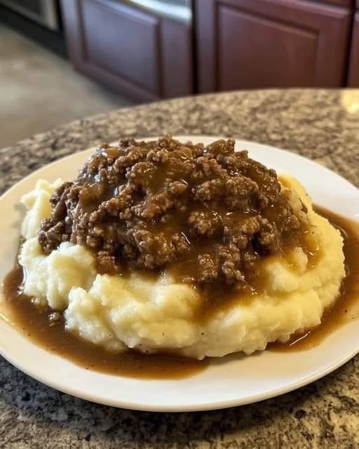 Classic Ground Beef and Gravy Over Mashed Potatoes