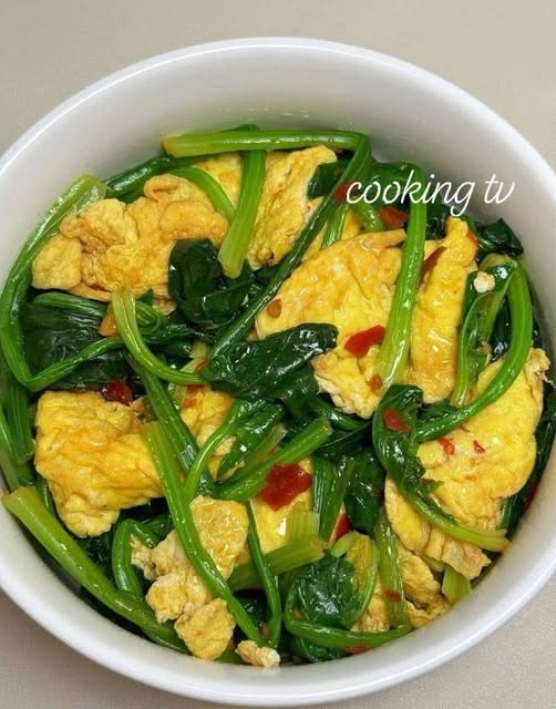 Spinach and Egg Stir-Fry