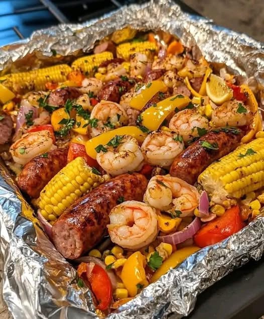 Savory Shrimp and Sausage Foil Packets: A Flavorful One-Pan Meal