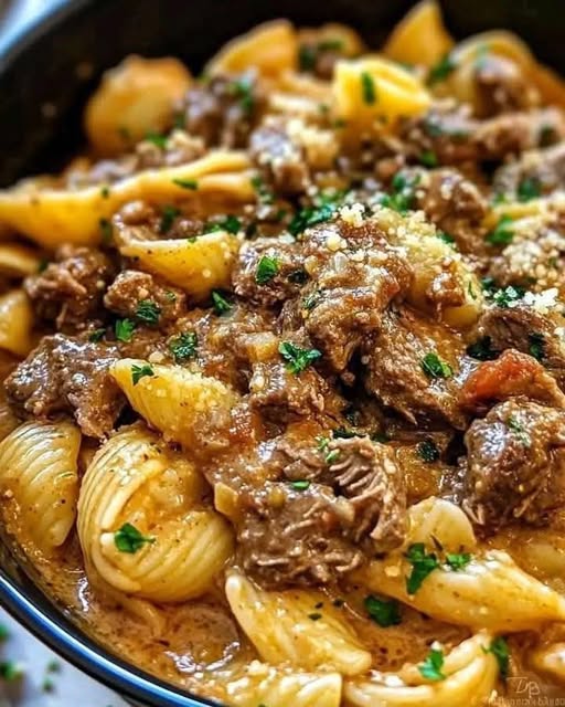 Luxurious Beef Pasta in a Creamy Garlic Sauce