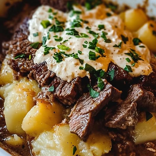 Crockpot Loaded Steak and Potato Bake: A Hearty, Cheesy Comfort Dish