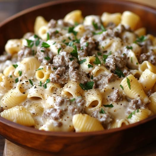 Luxurious Beef Pasta in a Creamy Garlic Sauce