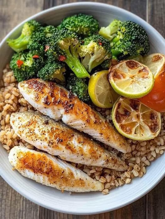 Pan-Seared Tilapia with Roasted Broccoli & Brown Rice – A Nutritious and Flavorful Meal